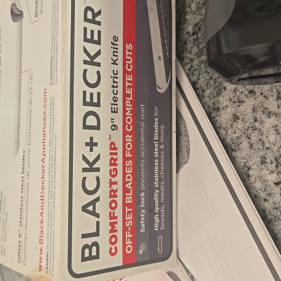 BLACK+DECKER Comfort Grip 9 Inch Electric Knife - Picture 3 of 11